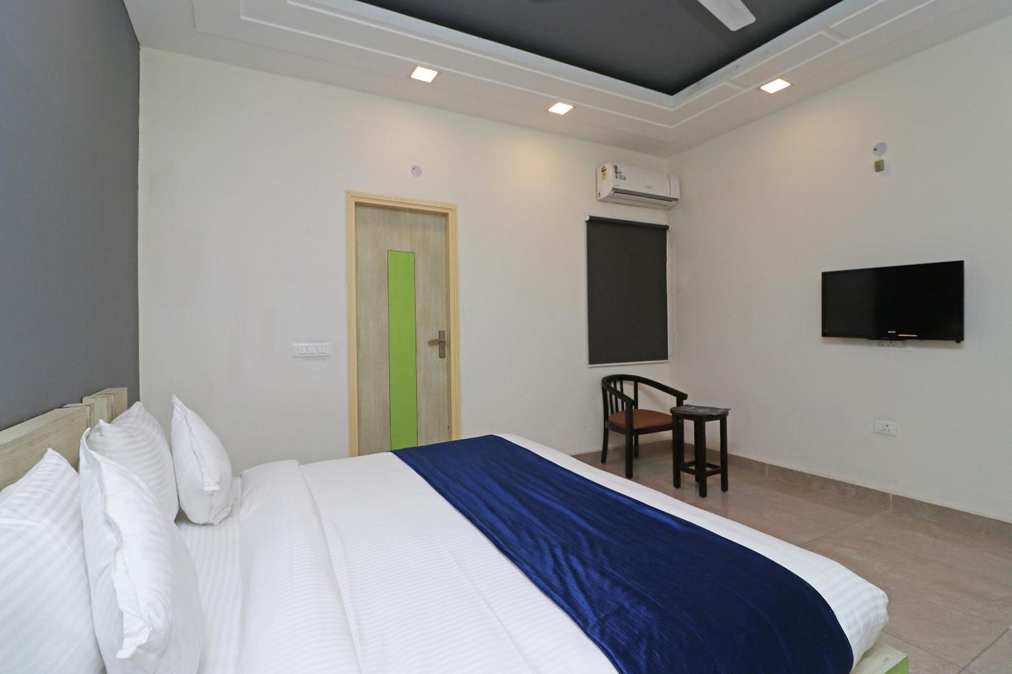 Hotel Crystal Inn Plaza Delhi Airport Nova Deli Quarto foto